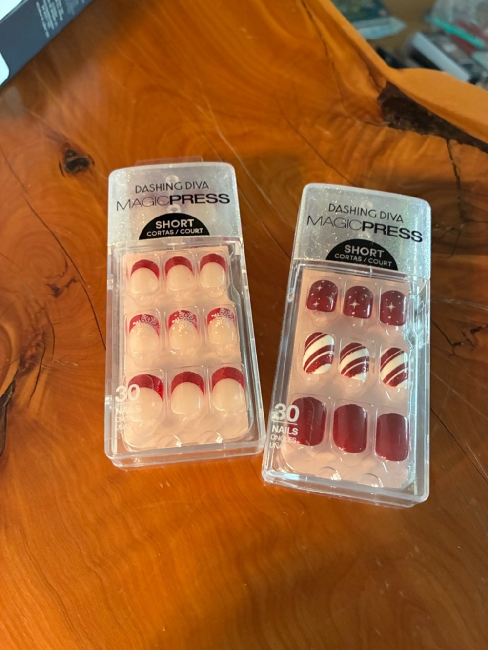 Dashing Diva MagicPress Short Press-On Nails — Red Holiday Stripe Set